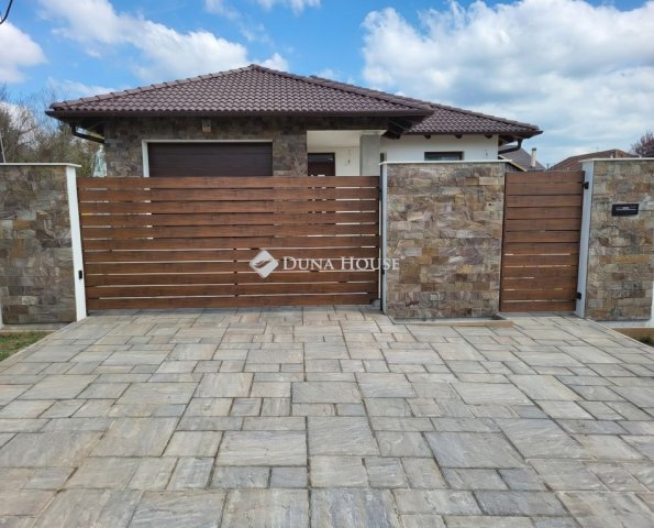 Eladó családi ház, Érden 165.9 M Ft, 4 szobás