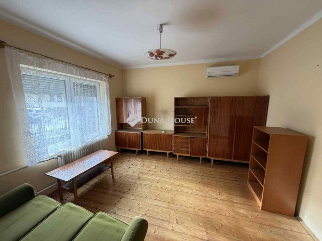 Eladó családi ház, Mosonmagyaróváron 43.5 M Ft, 2 szobás