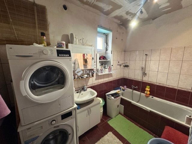 Eladó családi ház, Csákváron 84.9 M Ft, 5 szobás