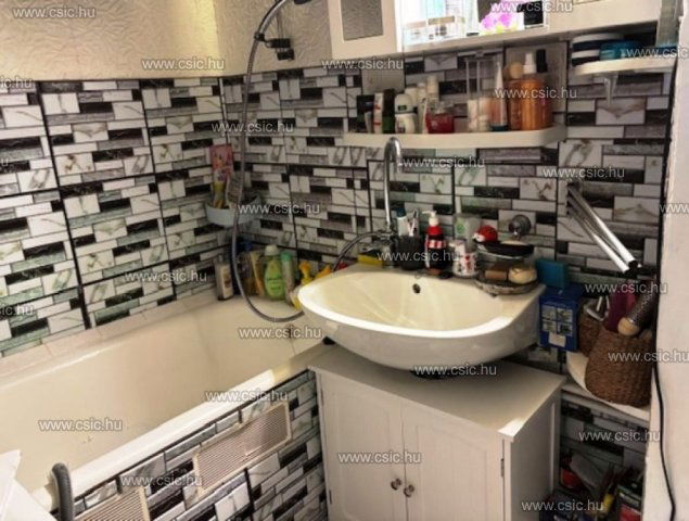 Eladó panellakás, Budapesten, III. kerületben 58.9 M Ft, 2 szobás