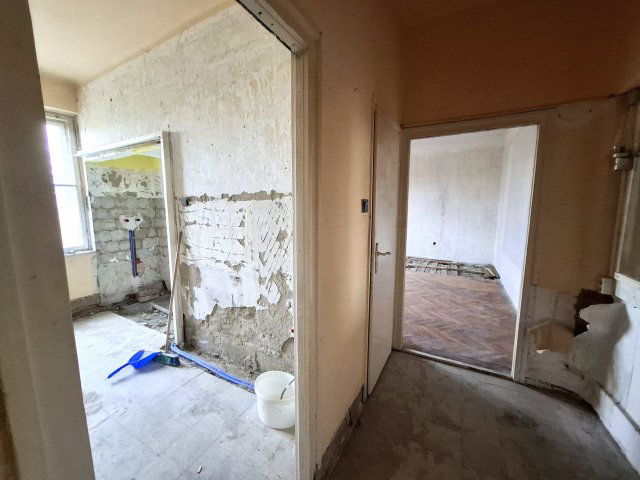 Eladó téglalakás, Szolnokon 23.9 M Ft, 1 szobás