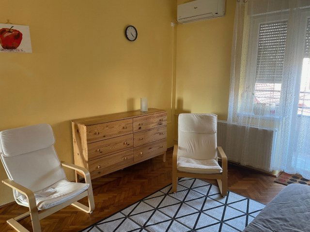 Kiadó téglalakás, albérlet, Pécsett, Sánc utcában, 3 szobás