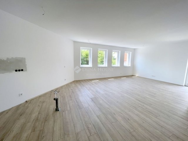 Eladó téglalakás, Kecskeméten 99.9 M Ft, 4 szobás