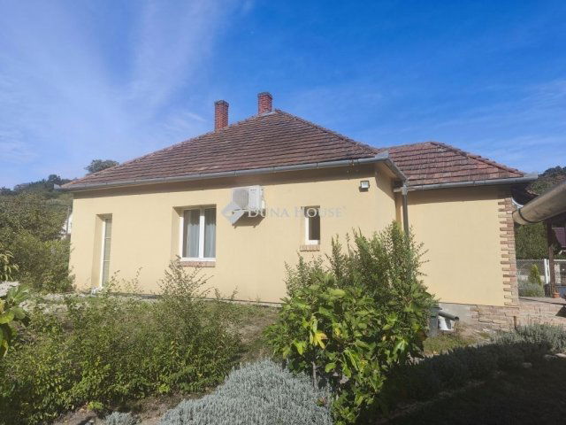 Eladó családi ház, Pécsett 64.9 M Ft, 3 szobás