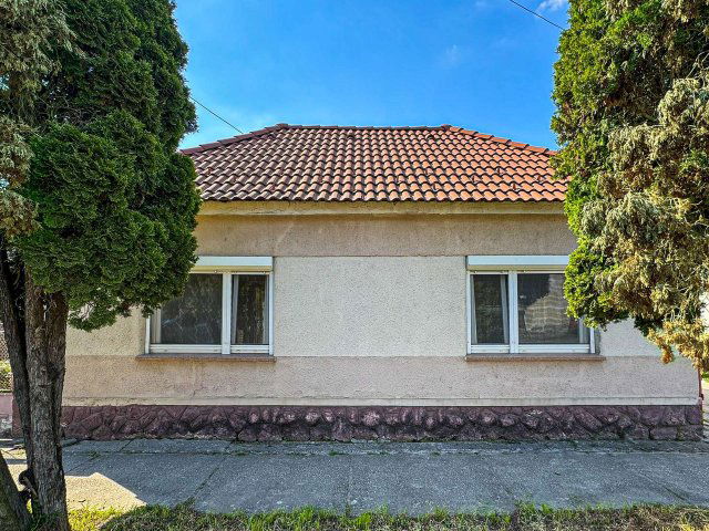 Eladó családi ház, Vajszlón 23 M Ft, 5 szobás