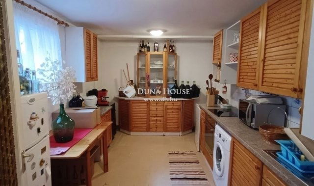Eladó családi ház, Szentendrén 339 M Ft, 10 szobás