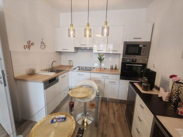 Eladó téglalakás, Budapesten, XVIII. kerületben 73.99 M Ft