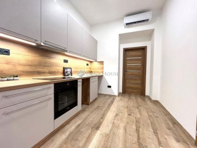 Eladó téglalakás, Budapesten, VI. kerületben 61 M Ft, 2 szobás