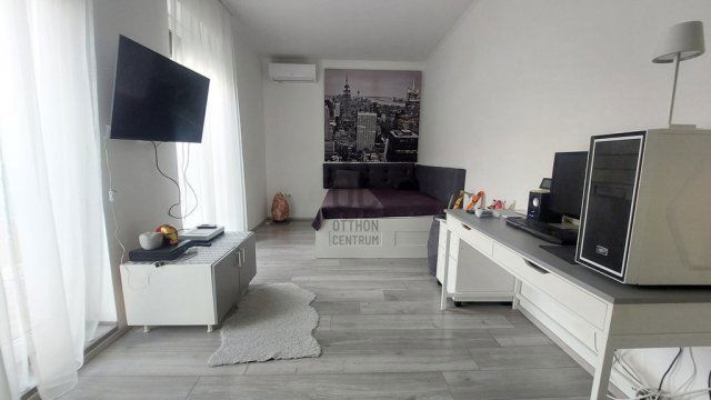 Eladó családi ház, Nagytarcsán 205.9 M Ft, 5 szobás