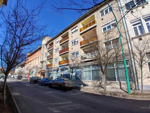 Eladó téglalakás, Cegléden 61.9 M Ft, 3 szobás