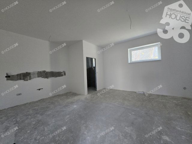 Eladó téglalakás, Nagykőrösön 49.99 M Ft, 4 szobás