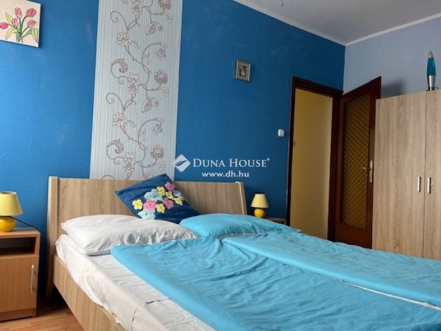 Eladó családi ház, Balatonfenyvesen 224 M Ft, 9 szobás