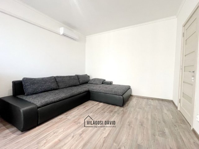Kiadó panellakás, albérlet, Debrecenben 300 E Ft / hó, 3 szobás