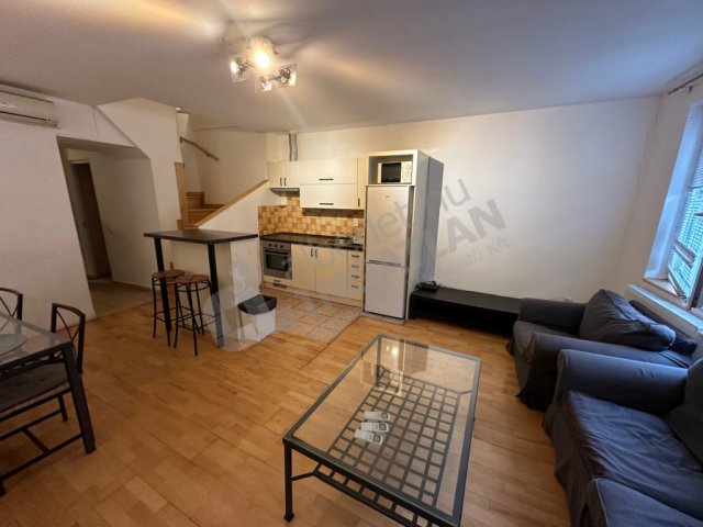 Kiadó téglalakás, albérlet, VI. kerületben, Csengery utcában