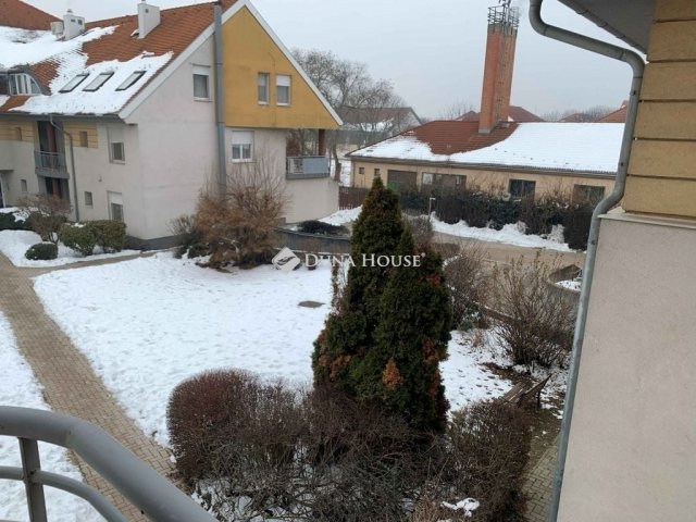 Eladó téglalakás, Székesfehérvárott 89.9 M Ft, 3 szobás