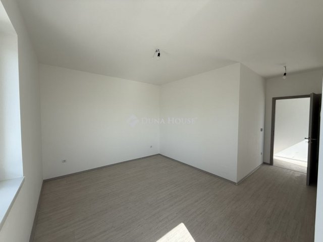 Eladó családi ház, Budapesten, XVIII. kerületben 240 M Ft