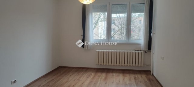 Eladó téglalakás, Székesfehérvárott 56 M Ft, 3 szobás