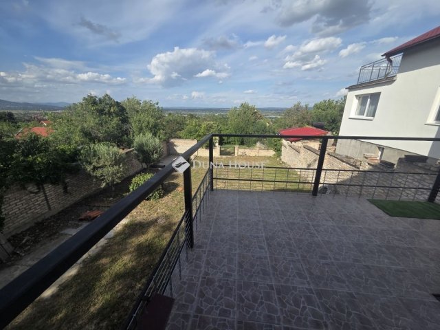 Eladó családi ház, Budakalászon 145 M Ft, 2 szobás