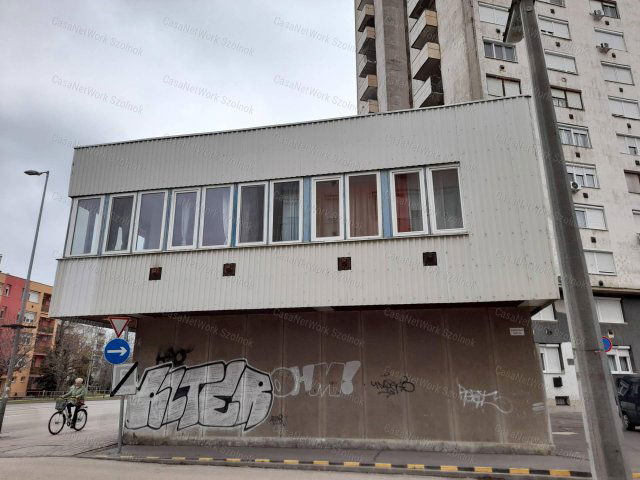 Eladó üzlethelyiség, Szolnokon 43.5 M Ft, 5+2 szobás