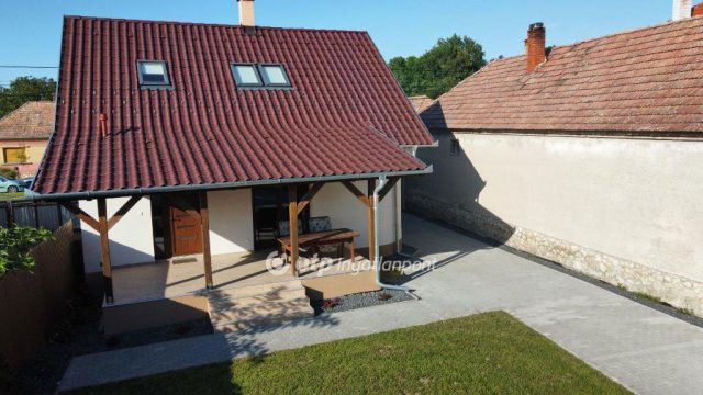 Eladó családi ház, Bébén 78 M Ft, 1+3 szobás