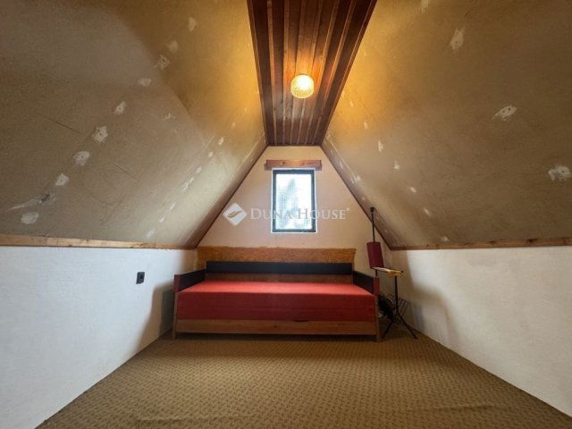 Eladó családi ház, Pécsett 44 M Ft, 4 szobás