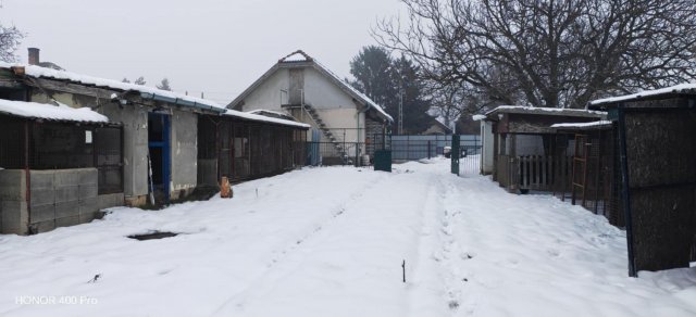 Eladó családi ház, Ercsiben 40 M Ft, 2 szobás