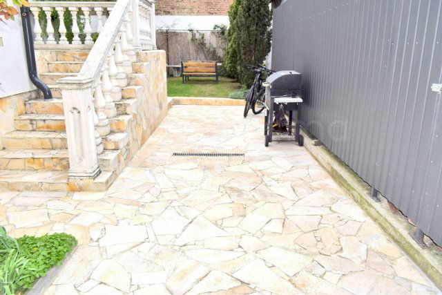 Eladó sorház, Debrecenben 250 M Ft, 5 szobás