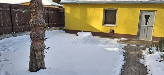 Eladó családi ház, Székesfehérvárott 49.999 M Ft, 2 szobás