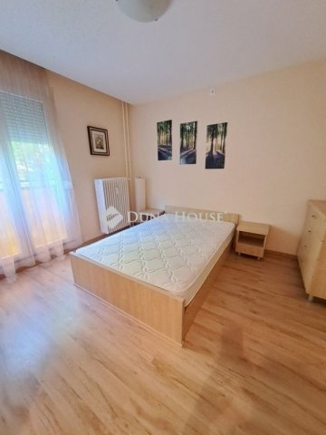 Kiadó panellakás, albérlet, Pécsett 200 E Ft / hó, 2 szobás