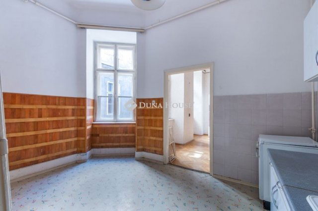 Eladó téglalakás, Budapesten, V. kerületben 59.9 M Ft, 1 szobás