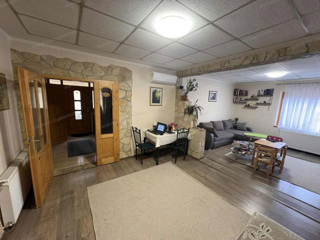 Eladó családi ház, Gyulán 69.99 M Ft, 4 szobás