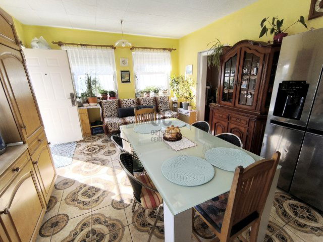 Eladó családi ház, Bakonyszentlászlón 41.85 M Ft, 2 szobás