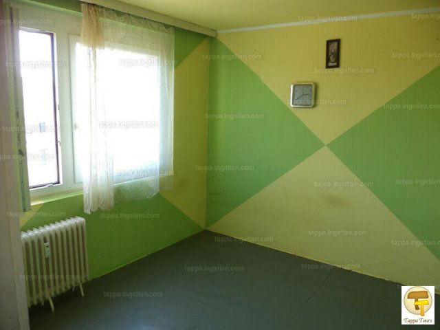 Eladó panellakás, Várpalotán 32 M Ft, 2 szobás