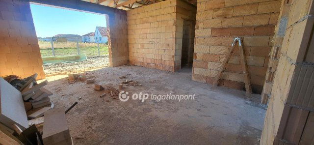 Eladó ikerház, Dunaszegen 98.98 M Ft, 2+1 szobás