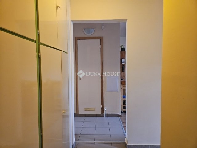 Eladó panellakás, Pécsett 44.9 M Ft, 2 szobás