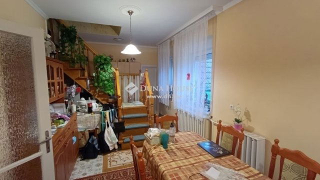 Eladó családi ház, Szentmártonkátán 59.9 M Ft, 5 szobás