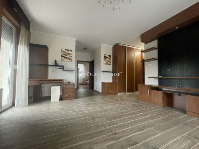 Eladó téglalakás, Kecskeméten 88 M Ft, 3 szobás