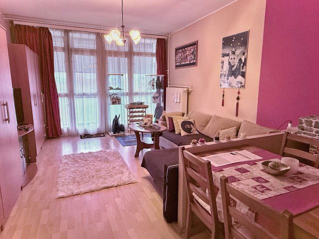 Eladó panellakás, Pécsett 46.95 M Ft, 2+1 szobás