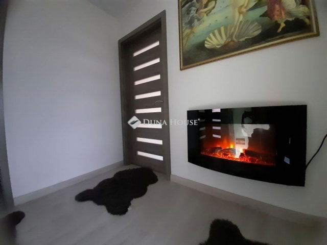 Eladó családi ház, Turán 159.9 M Ft, 4 szobás