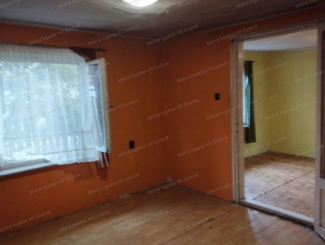 Eladó családi ház, Tószegen 16 M Ft, 5 szobás