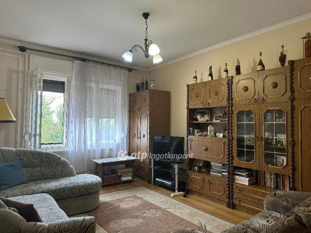 Eladó családi ház, Szentesen 66.9 M Ft, 3 szobás