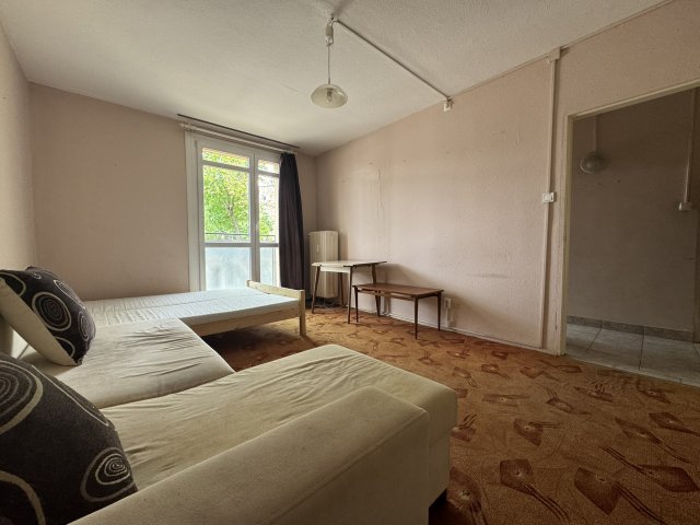 Kiadó panellakás, albérlet, Pécsett, Megyeri téren, 2 szobás
