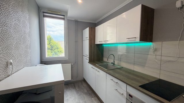 Eladó téglalakás, Baján, Horgász utcában 32 M Ft, 2 szobás