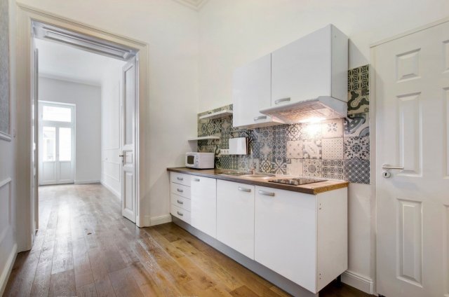 Kiadó téglalakás, albérlet, VI. kerületben, Nagymező utcában