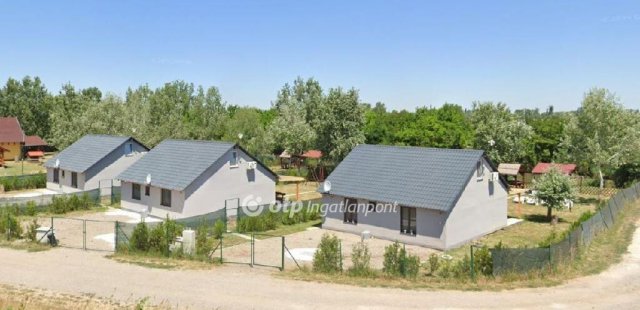Eladó nyaraló, Békésszentandráson 130 M Ft, 2+2 szobás