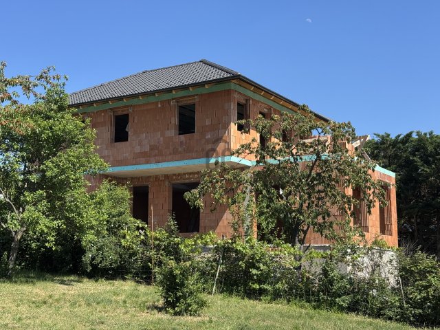 Eladó családi ház, Szentendrén 164.9 M Ft, 5 szobás