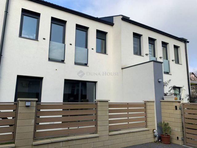 Eladó ikerház, Gárdonyban 259 M Ft, 10 szobás