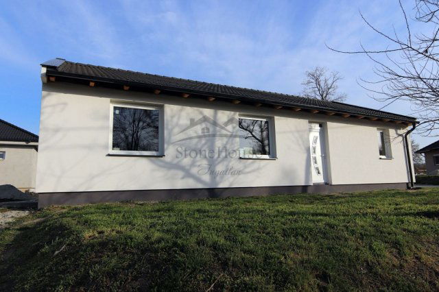 Eladó ikerház, Győrságon 70 M Ft, 4 szobás