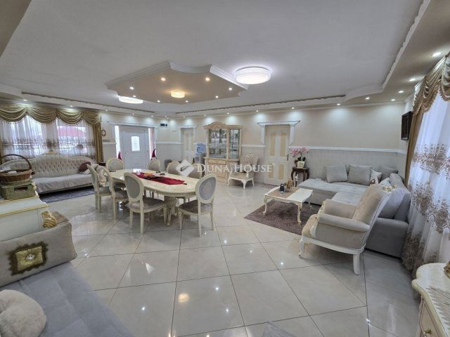 Eladó családi ház, Sárbogárdon 64.9 M Ft, 4 szobás