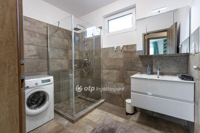 Eladó ikerház, Balatonvilágoson 120 M Ft, 2+1 szobás